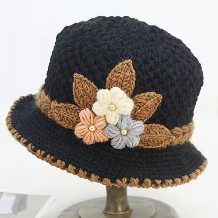 Le Chapeau d’Hiver Élégance Florale