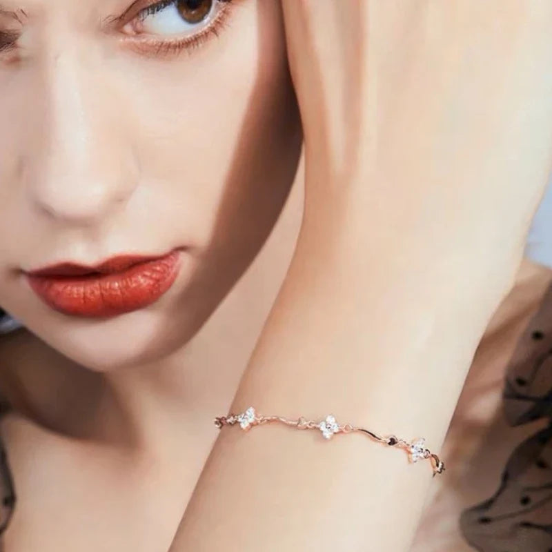 Bracelet fleur à quatre feuilles en zircon chic