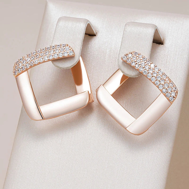 Puces d’oreilles en or rose et zircon