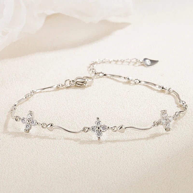 Bracelet fleur à quatre feuilles en zircon chic