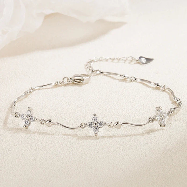 Bracelet fleur à quatre feuilles en zircon chic