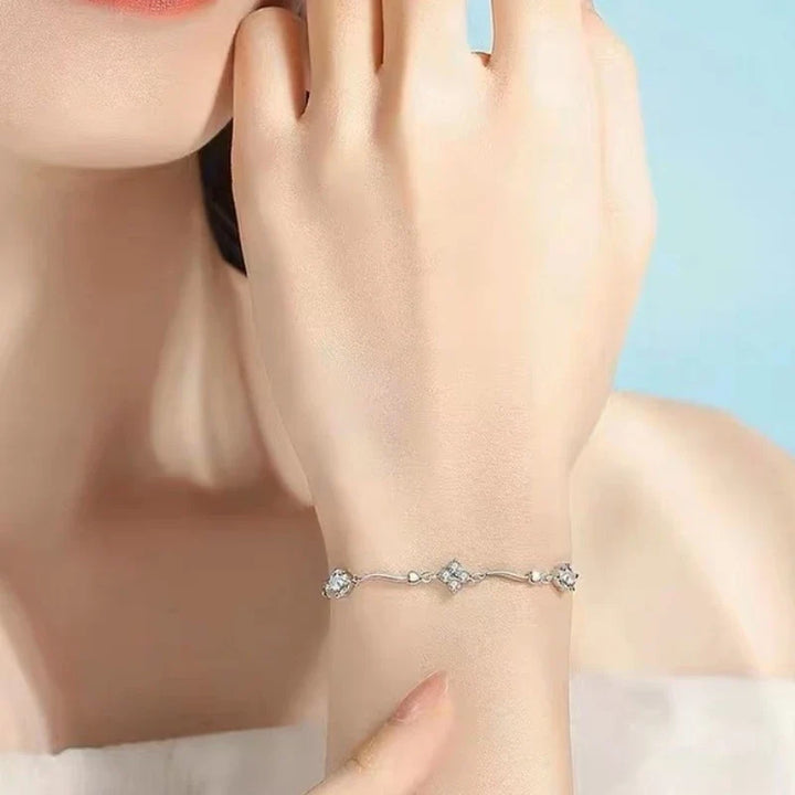 Bracelet fleur à quatre feuilles en zircon chic