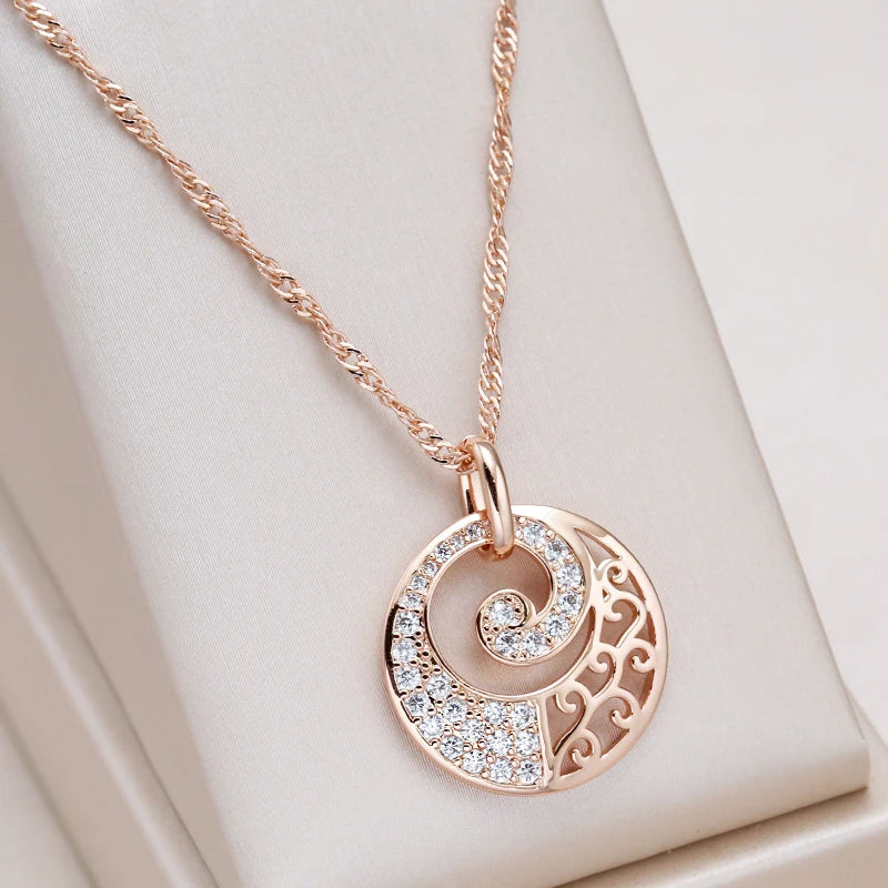 Collier élégant en or rose avec fleur en cristal