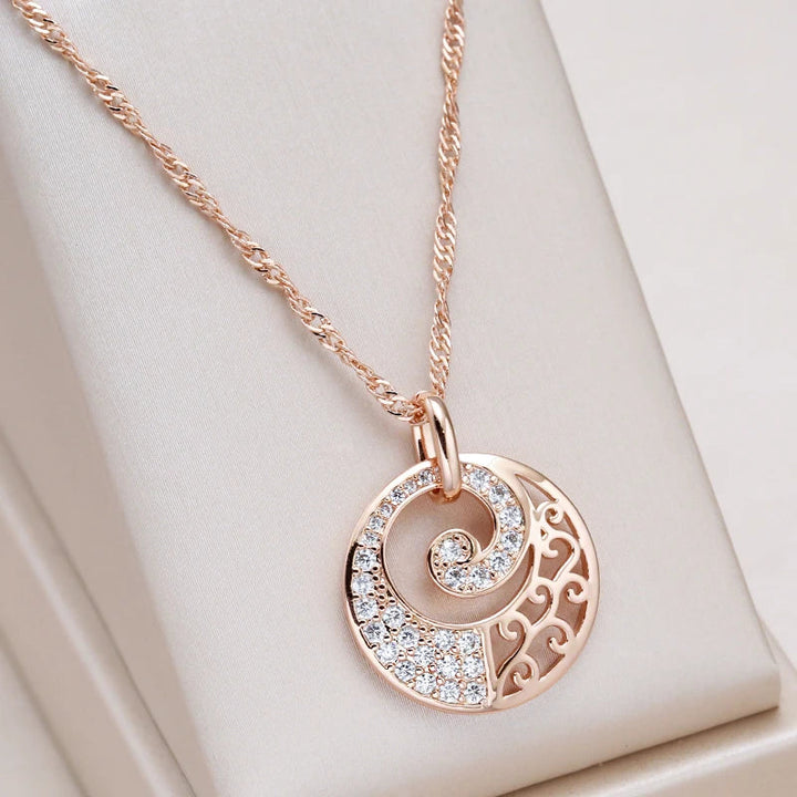 Collier élégant en or rose avec fleur en cristal