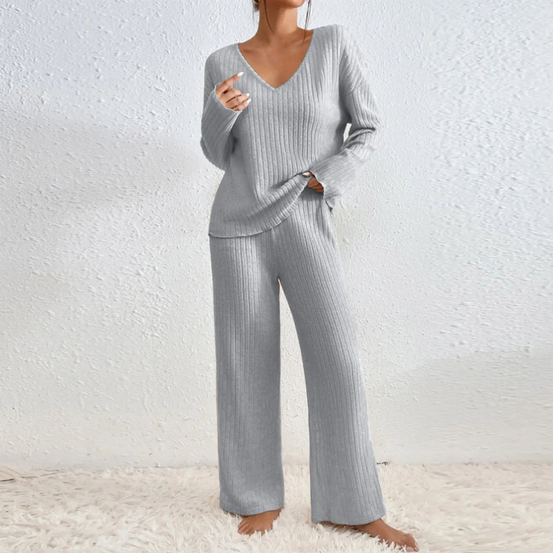 Vivienne™ – Deux-pièces avec pantalon droit et haut à col en V