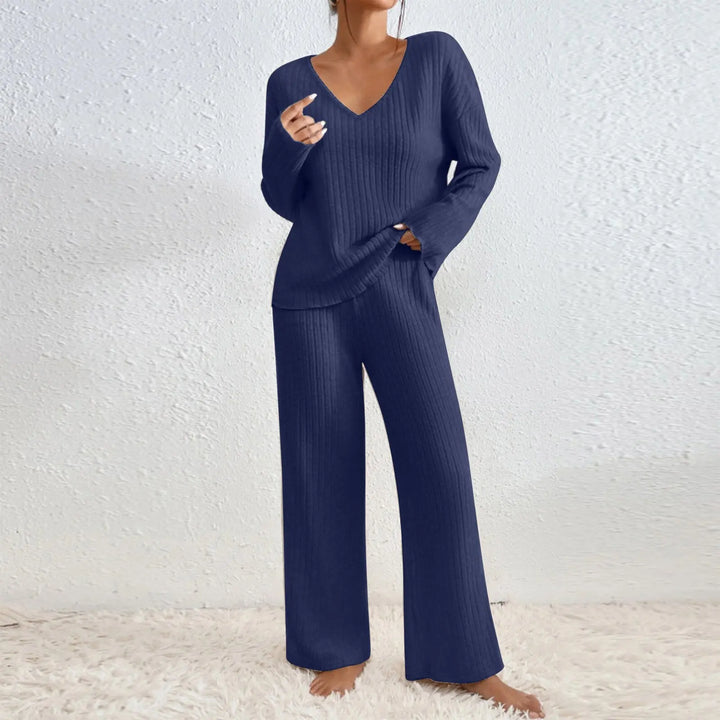 Vivienne™ – Deux-pièces avec pantalon droit et haut à col en V