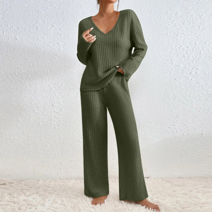 Vivienne™ – Deux-pièces avec pantalon droit et haut à col en V