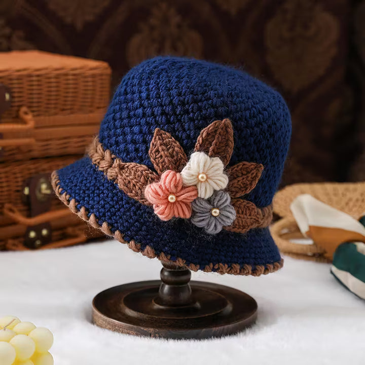 Le Chapeau d’Hiver Élégance Florale