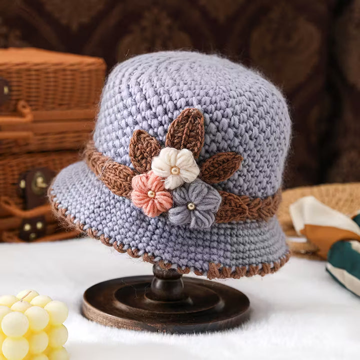 Le Chapeau d’Hiver Élégance Florale
