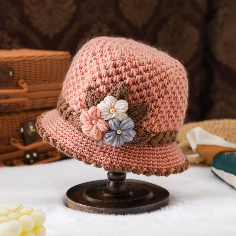 Le Chapeau d’Hiver Élégance Florale