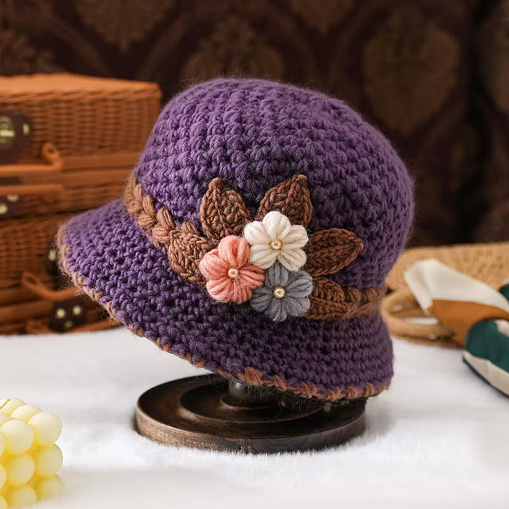 Le Chapeau d’Hiver Élégance Florale